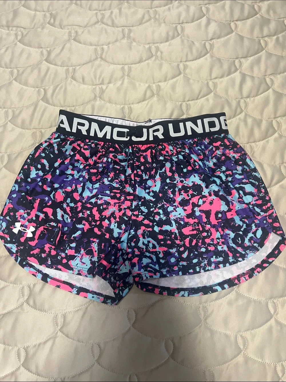 Under Armour Girls' Multicolor Athletic Shorts. Excellent condition!!!